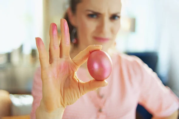 Closeup Angry Woman Showing Hands Stained Red Easter Egg Home — Stock Photo, Image