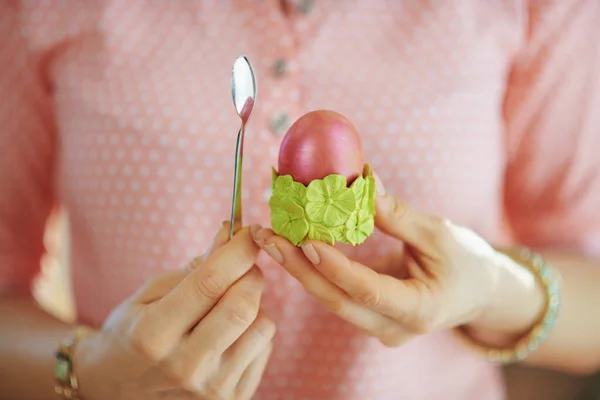 Closeup Housewife Spoon Red Easter Egg Green Egg Cup Living — Stock Photo, Image