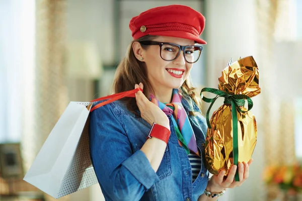 Portrait Happy Stylish Woman Jeans Shirt Red Hat Glasses Wrapped — Stock Photo, Image