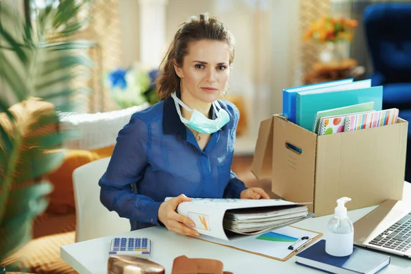 Portrait Stylish Female Blue Blouse Medical Mask Organising Temporary Home — Stock Photo, Image