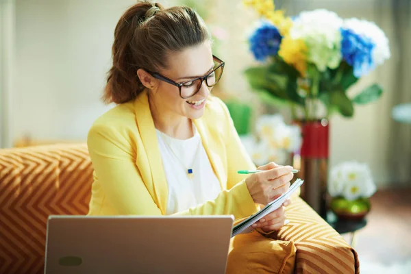 Smiling Elegant Years Old Housewife Jeans Yellow Jacket Modern Home — Stock Photo, Image