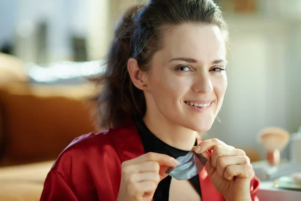 Feliz Dona Casa Moda Lingerie Corpo Preto Roupão Banho Vermelho — Fotografia de Stock