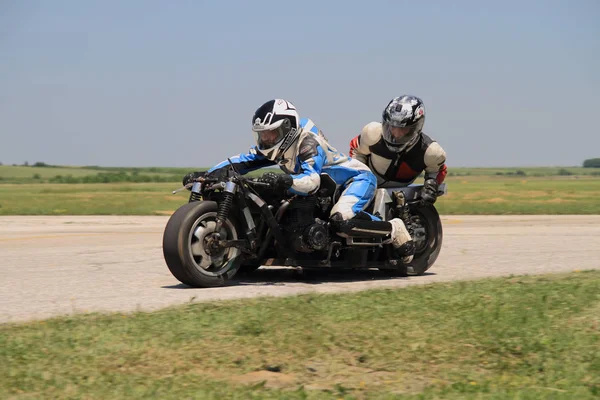 Lonely motorbike sidecar balancing on left turn  in Vrsac, Serbia on 30. May 2015. — Stock Photo, Image