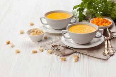 kremalı balkabağı çorbası