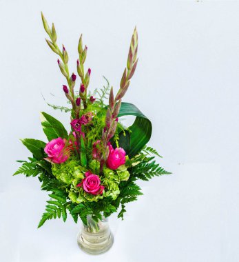 Buket kompozisyonu pembe gül ve gladiolus