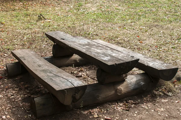 Tavolo e panca in legno — Foto Stock