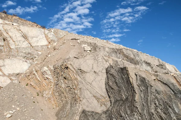 Slope of  abandoned stone quarry — Stock Photo, Image