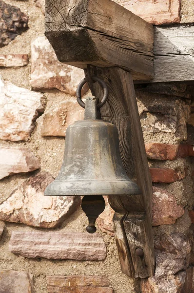 Küçük kilise çanı portre