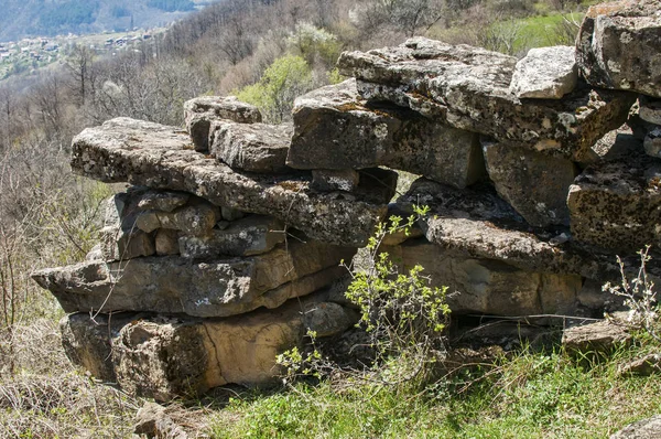 Alte zerstörte Steinmauer Nahaufnahme — Stockfoto