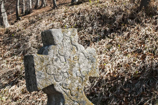 Tombstone pedra cristã cruz closeup — Fotografia de Stock