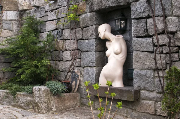 Torso of female mannequin in stone fence niche — Stock Photo, Image