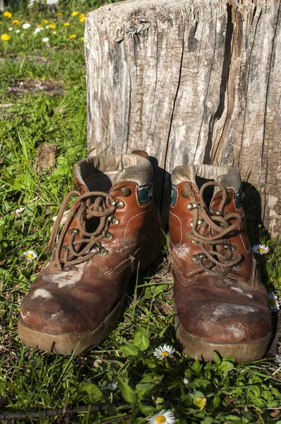Παλαιά μεταχειρισμένα παπούτσια grunge — Φωτογραφία Αρχείου