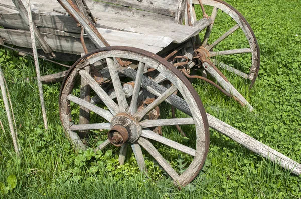 Oude houten karren — Stockfoto