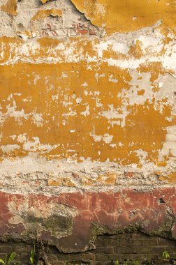 alçı çökmekte olan eski duvar