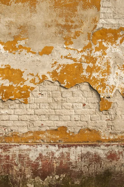 Vecchia parete con intonaco sbriciolato — Foto Stock