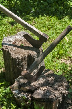 Eski ahşap eksen üzerinde ahşap günlüğü
