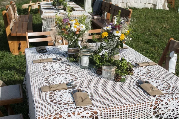 Mesas apiladas para invitados para bodas — Foto de Stock