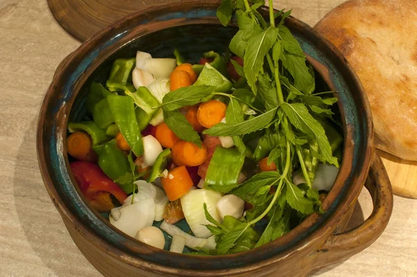 Sebze kil tencerede pişirilmiş yemek için — Stok fotoğraf