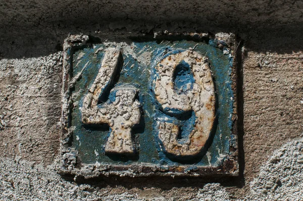 Παλιό ρετρό χυτοσίδηρο πιάτο αριθμό 49 — Φωτογραφία Αρχείου