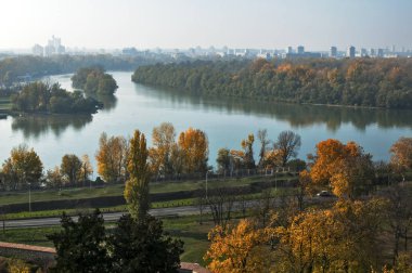 Belgrad 'daki Sava ve Tuna nehrindeki Belgrad Kalesinden görüntü