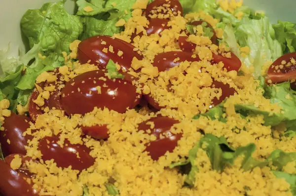 Fresh Green Salad Caprese Tomatoes Sprinkled Yellow Cheese — Stock Photo, Image