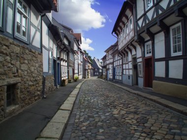 Wernigerode, Almanya - 10, Jule 2015: güzel evler ile şehir sokak