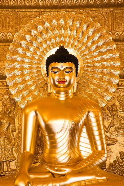 Статуя Будди Золота Скульптура — стокове фото