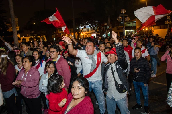 Fanatyzm w Peru (Peru vs Kolumbia) Rosja 2018 — Zdjęcie stockowe