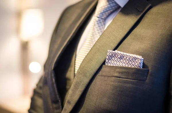 Parte di una tuta di un uomo d'affari con cravatta e fazzoletto . — Foto Stock