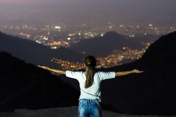 Bela vista do pôr do sol de Apu Siqay, localizado em Villa Maria - Lima - Peru . — Fotografia de Stock