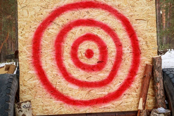 Cible Maison Sur Une Feuille Contreplaqué Bois Cercles Rouges Inégaux — Photo