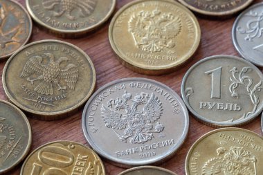 Rus parası, demir paralar amblemi ile