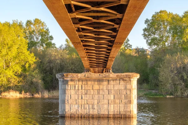 Bajo Puente Sobre Río Iset Río Ural Rusia — Foto de Stock