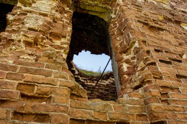 pencere tuğla bir eski terk edilmiş tapınak, Rusya Ural izin