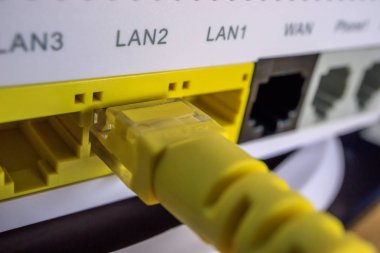 Internet bağlantı ana yönlendirici ve prizler yönlendirici