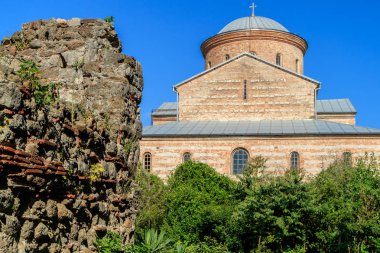 duvar ve yeşil bitkiler, bir tapınak şehir Pitsunda 4 yüzyılda
