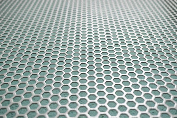 Мелкоклеточный металлический сетчатый фон, шестиугольные формы — стоковое фото