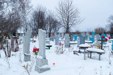 sakin bir rustik eski mezarlık gri renk üzüntü ve üzüntü