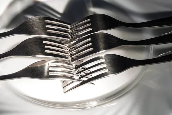 Six Forks White Plate Intertwined Teeth Abstract Play Light Shadow — Stock Photo, Image
