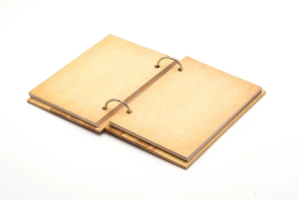 Een open Kladblok notebook met een cover gemaakt van natuurlijke materialen — Stockfoto