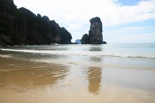 Rocas en la playa — Foto de Stock