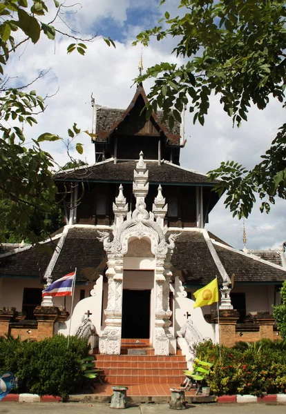 Templo asiático em Chiang Mai — Fotografia de Stock