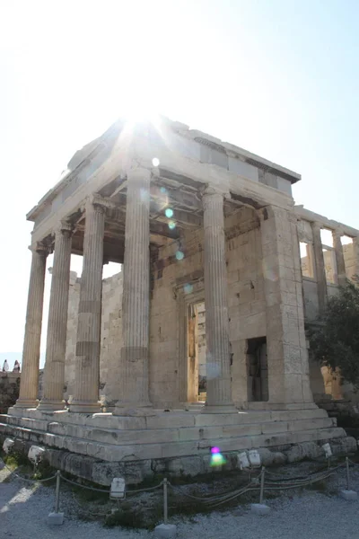 Griekse tempel schijnt — Stockfoto