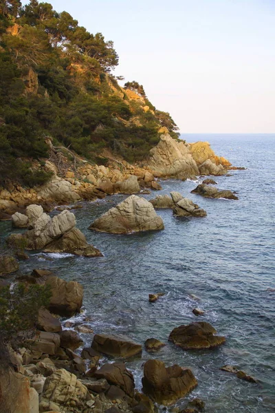 Lloret de mar rochers de coucher de soleil — Photo