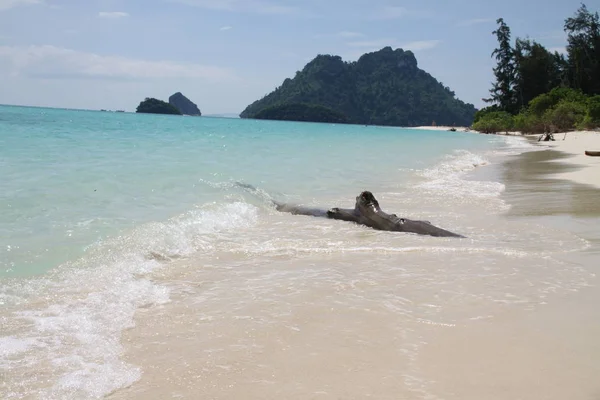 Blue and white beach — Stock Photo, Image