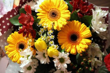 Sarı ve beyaz buket