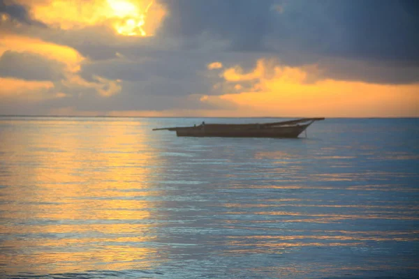 Gelber und blauer Sonnenaufgang — Stockfoto