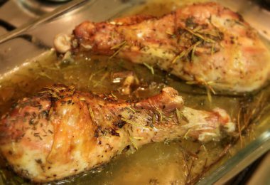 Diner için kavrulmuş bacaklar