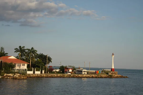 Blick Auf Den Seehafen Mit Leuchtturm — Stockfoto