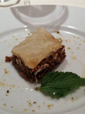 Nane şekerli fındıklı kek.